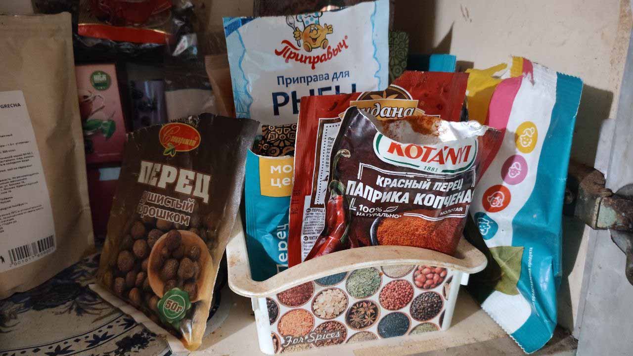 Почему специи нужно прогревать на сухой сковороде: хитрый трюк способный в разы усилить аромат