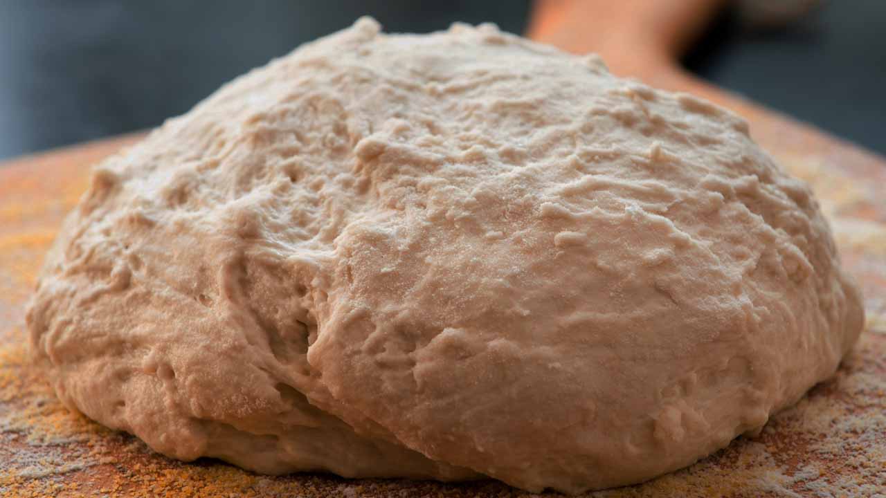 Как ускорить подъем теста в два раза быстрее: хитрый трюк с грелкой из далёкого СССР