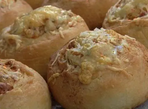 Воздушные булочки с чесноком и сыром, которые затмевают даже пиццу: равнодушным не останется никто
