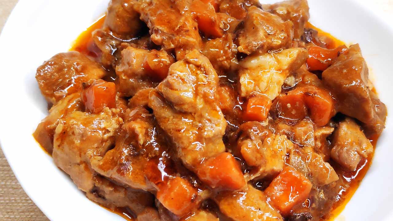 Знаменитый венгерский гуляш из свинины, который покорит ваше сердце: мясо просто таит во рту