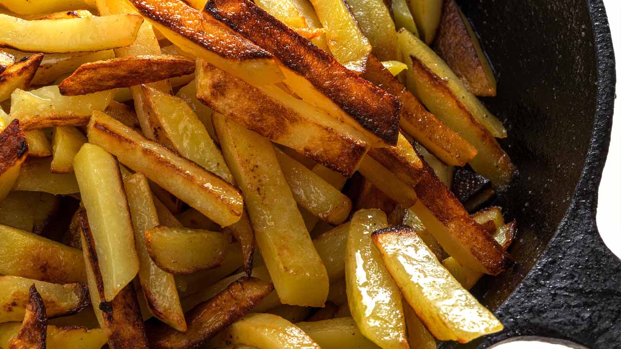Идеальный жаренный картофель как в ресторане: секрет хрустящей корочки без прилипания