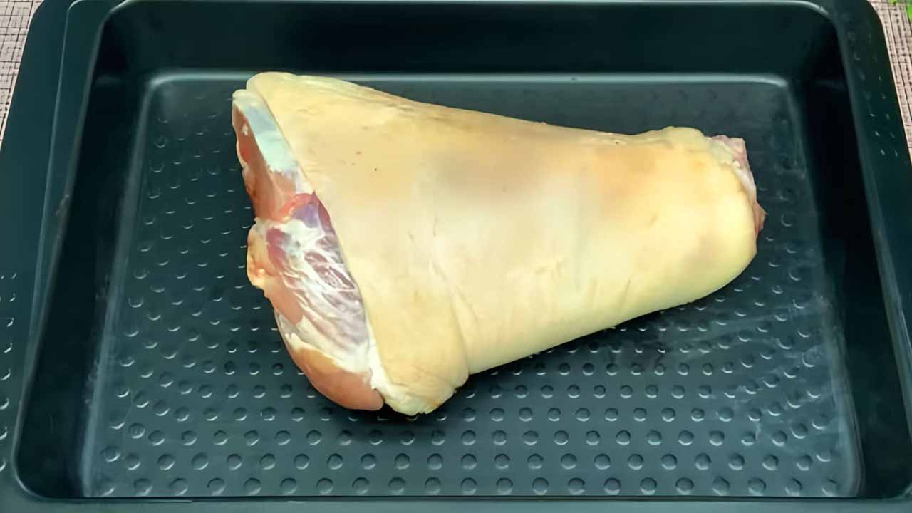 Свиная рулька в апельсиновой глазури с хрустящей корочкой: райское наслаждение от которого никто не сможет отказаться