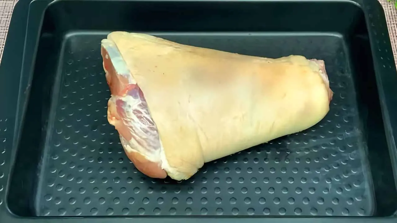 Свиная рулька в апельсиновой глазури с хрустящей корочкой: райское наслаждение от которого никто не сможет отказаться
