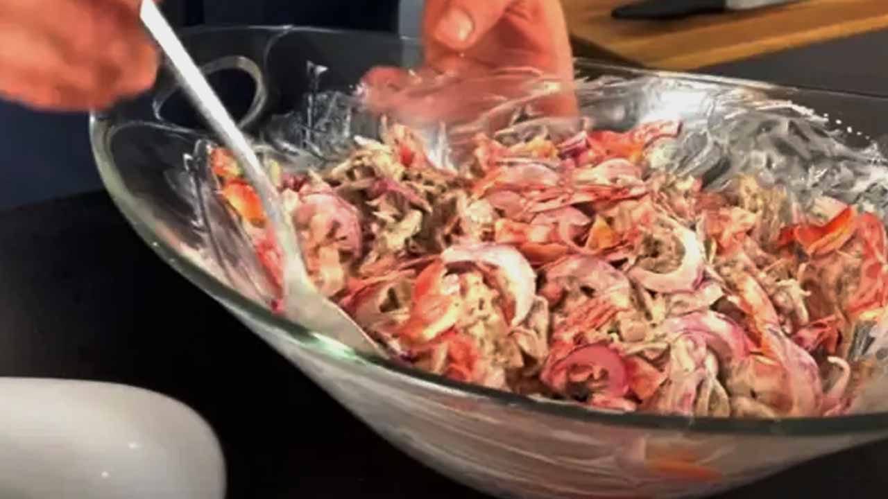 Салат «Пламя» с курицей и манго: настолько яркий и нежный, что Огненная Лошадь оценит этоблюдо