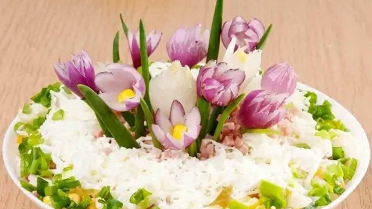 Готовим на Новый год салат с самым весенним названием «Подснежник»: никакого мяса, а вкус — насыщенный и нежный