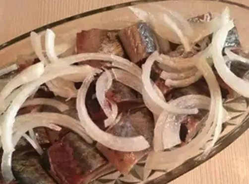 Сельдь в горчичном соусе по-шведски: пикантная классика, которая будет вкусной даже через месяц