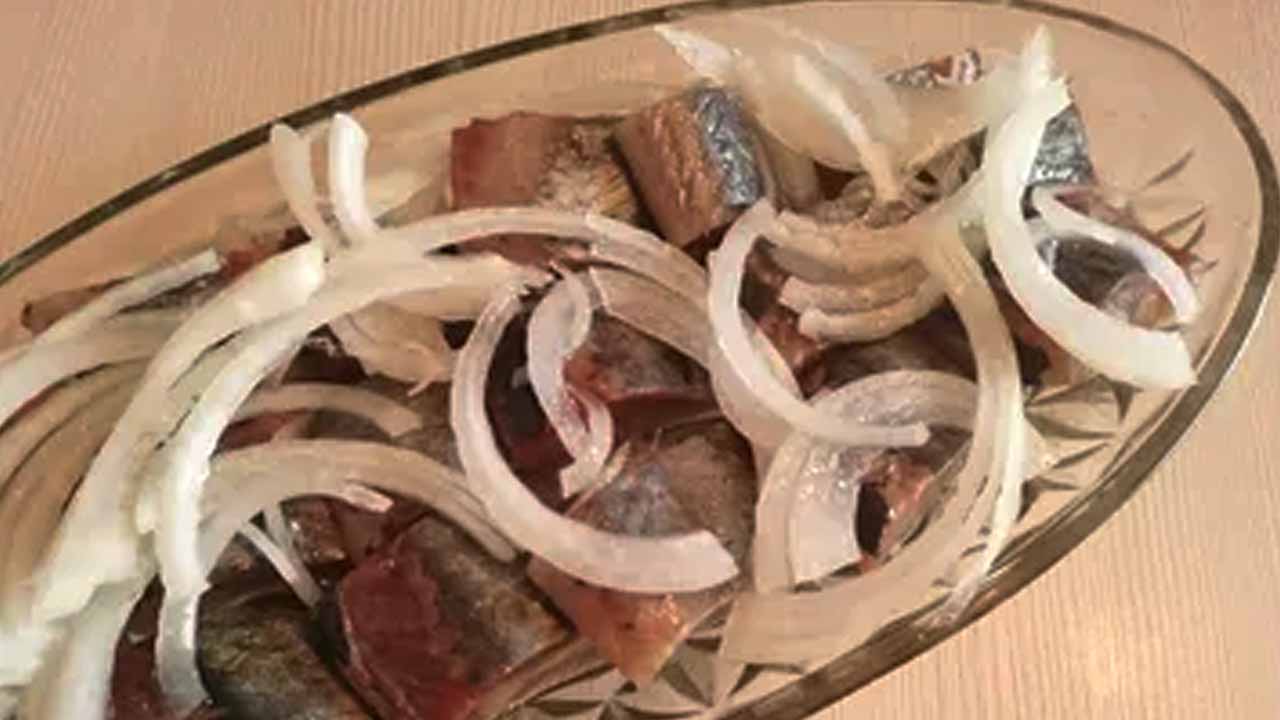 Секрет финских рыбаков: маринад, который превратит обычную селедку в изысканный деликатес