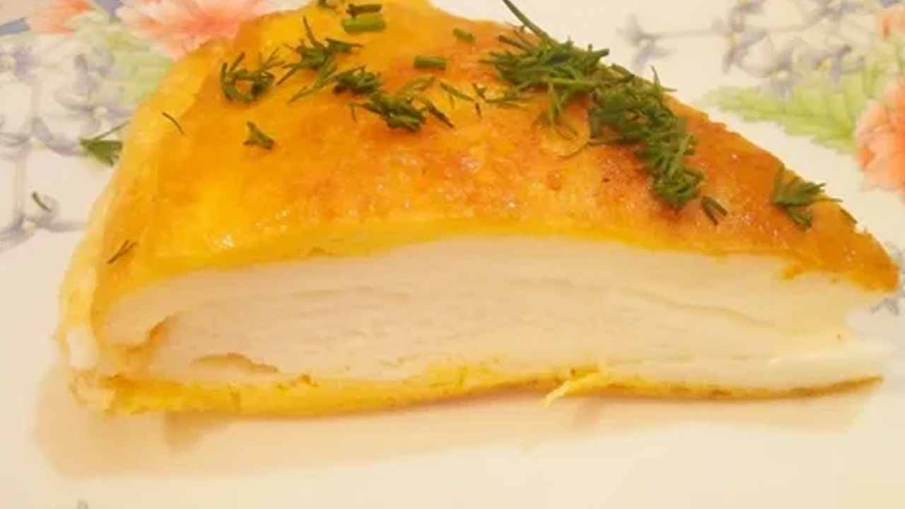 Не омлет, а воздушная яичная пышка: хрустящая снаружи, нежная внутри и всего за 10 минут