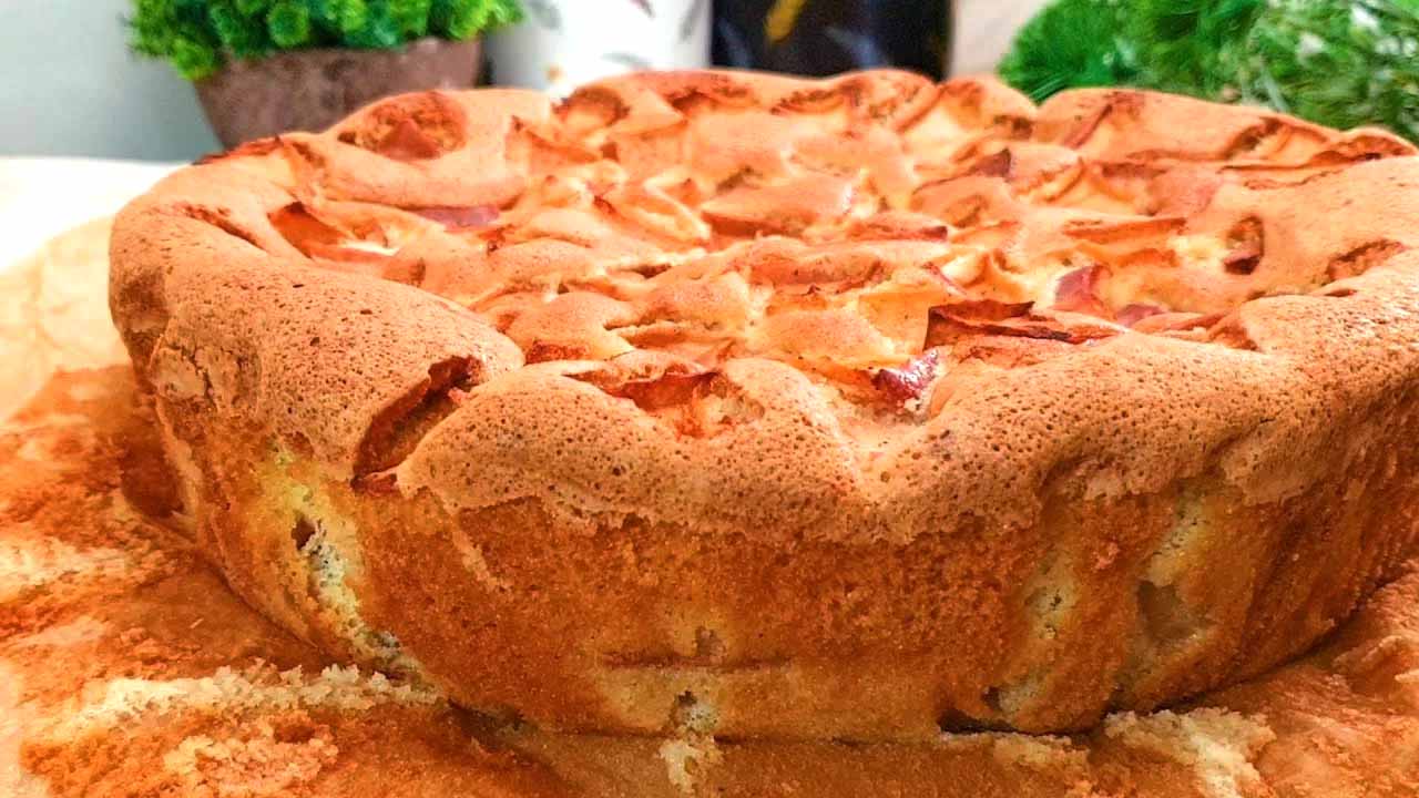 Яблочный пирог с лимоном: рецепт, который затмит шарлотку