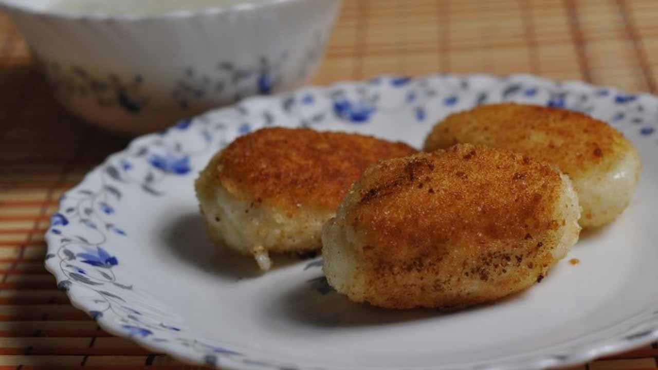 Манные биточки с хрустящей корочкой: ностальгический рецепт для идеального завтрака