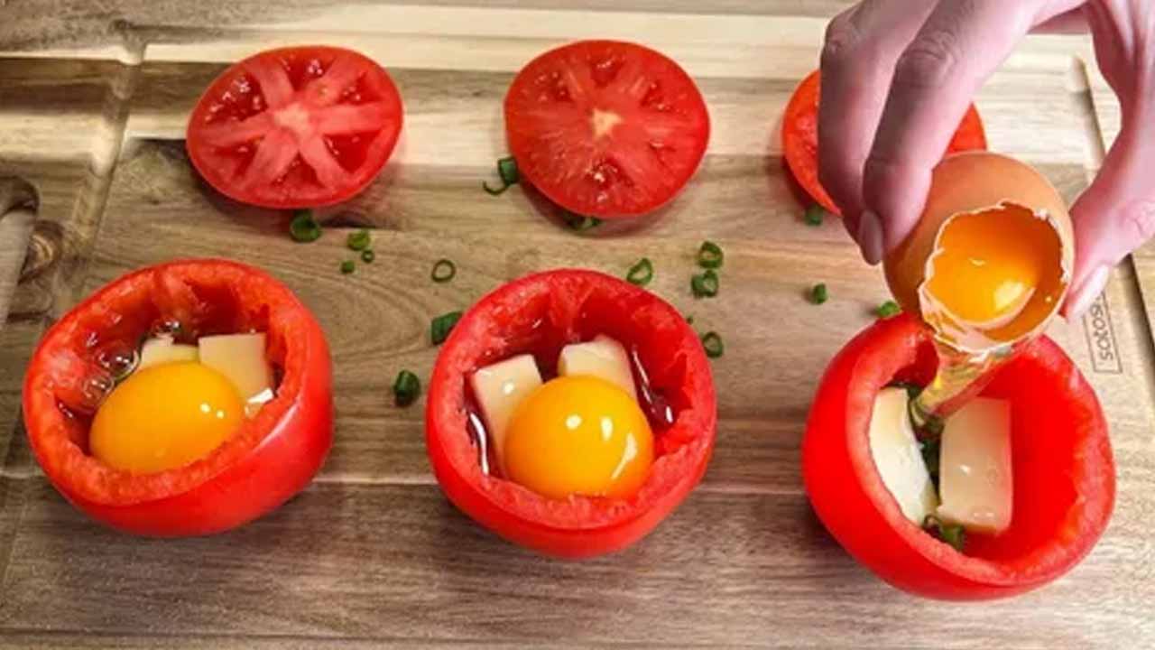 Запеченные помидоры с яйцом и сыром : изысканный завтрак, который хочется готовить каждый день